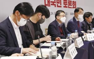 거듭되는 개편 속, 우리가 바라는 미래의 노동시장 관련 이미지
